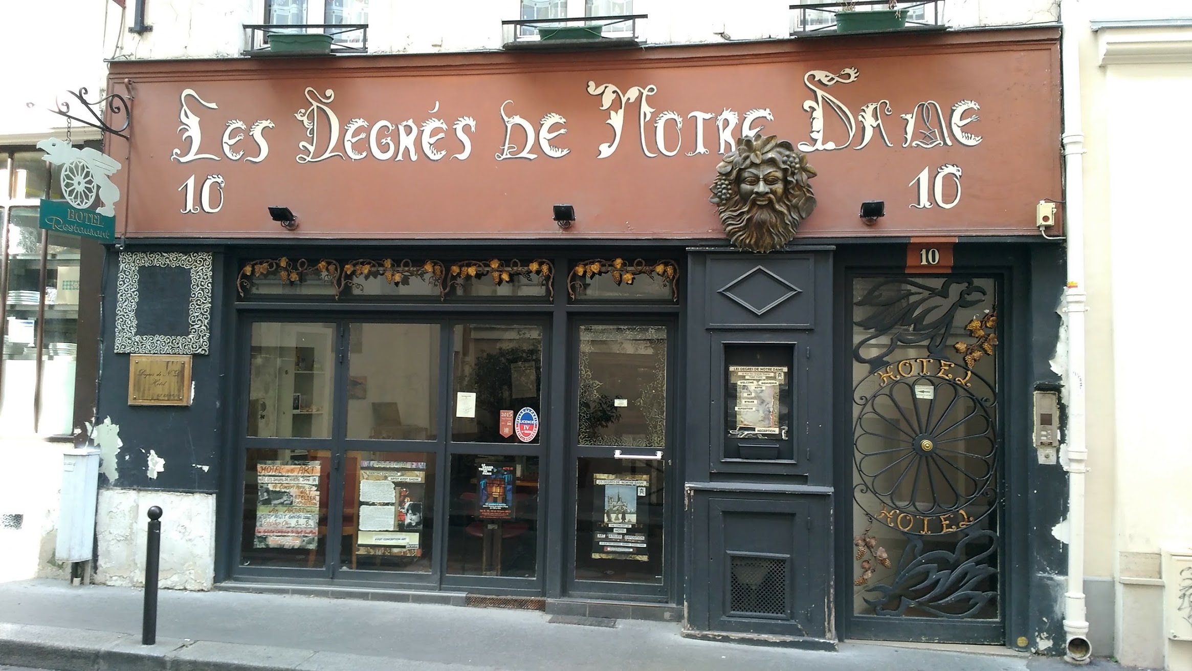 les-degres-de-notre-dame2.jpg